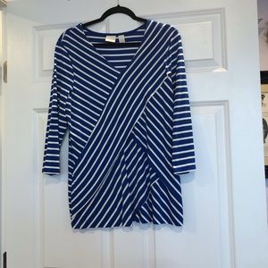 LOOKS NEW Chicos tunic.geometric overlay design.
